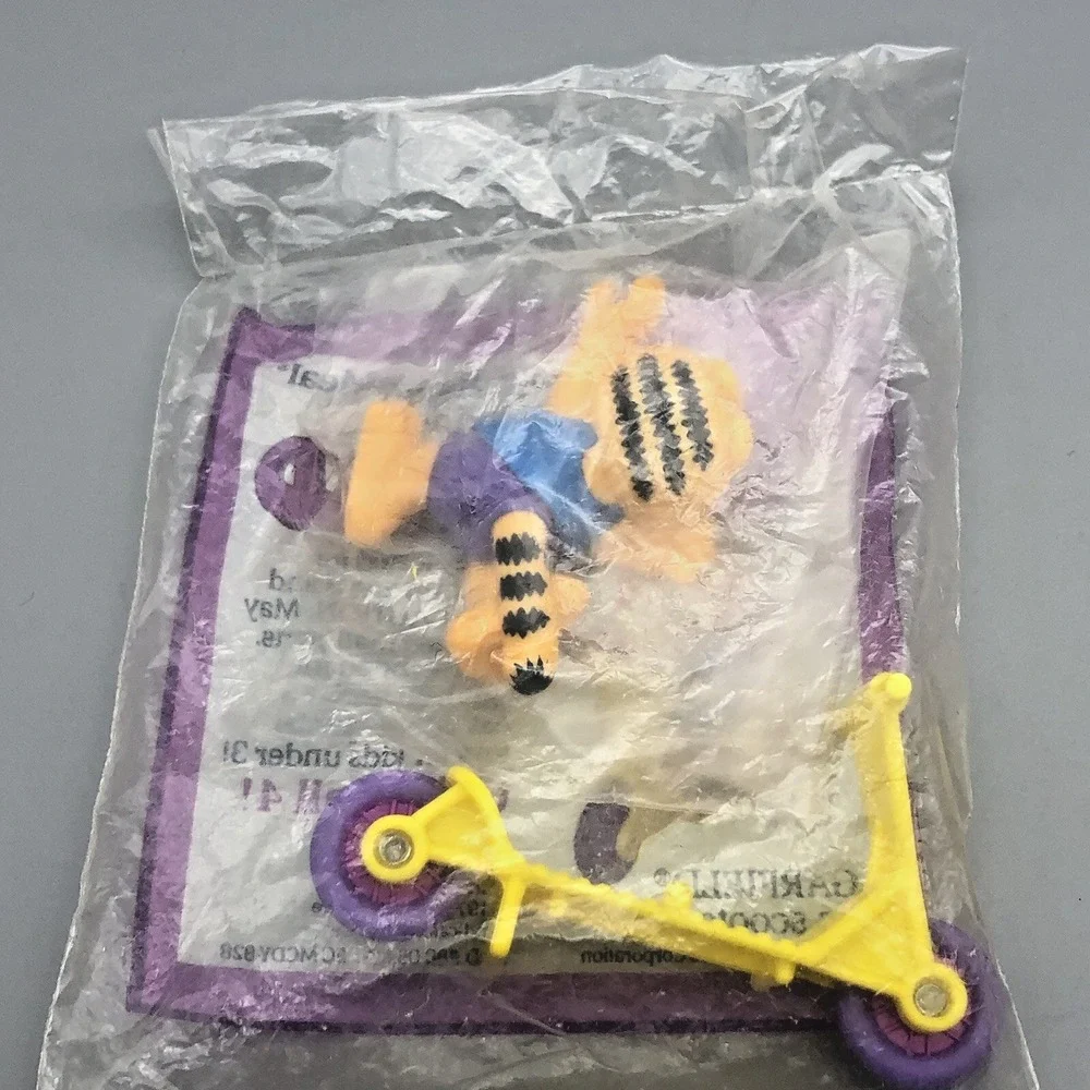 McDonald's Garfield on Scooter Toy Happy‎ Meal #1 Sealed